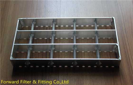 China 0.1mm - 100mm Metal Casting Products , Stainless Steel Gutter Guard Mesh supplier