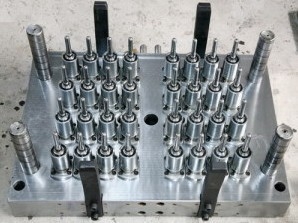 32 Cavity Hot Runner Precision Injection Mould , Needle Valve Pet Perform Mold