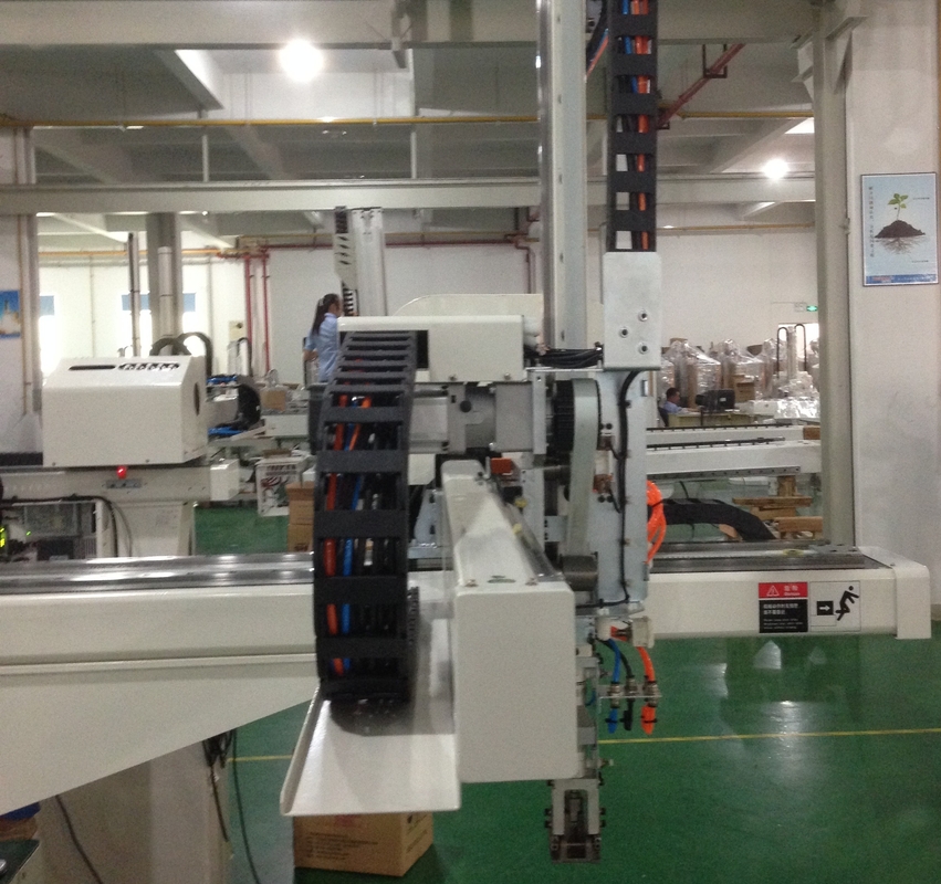 5 Axis CNC Servo Motor Robotic Arm Manipulator For Scoop Machine Arburg Injection Molding Machine